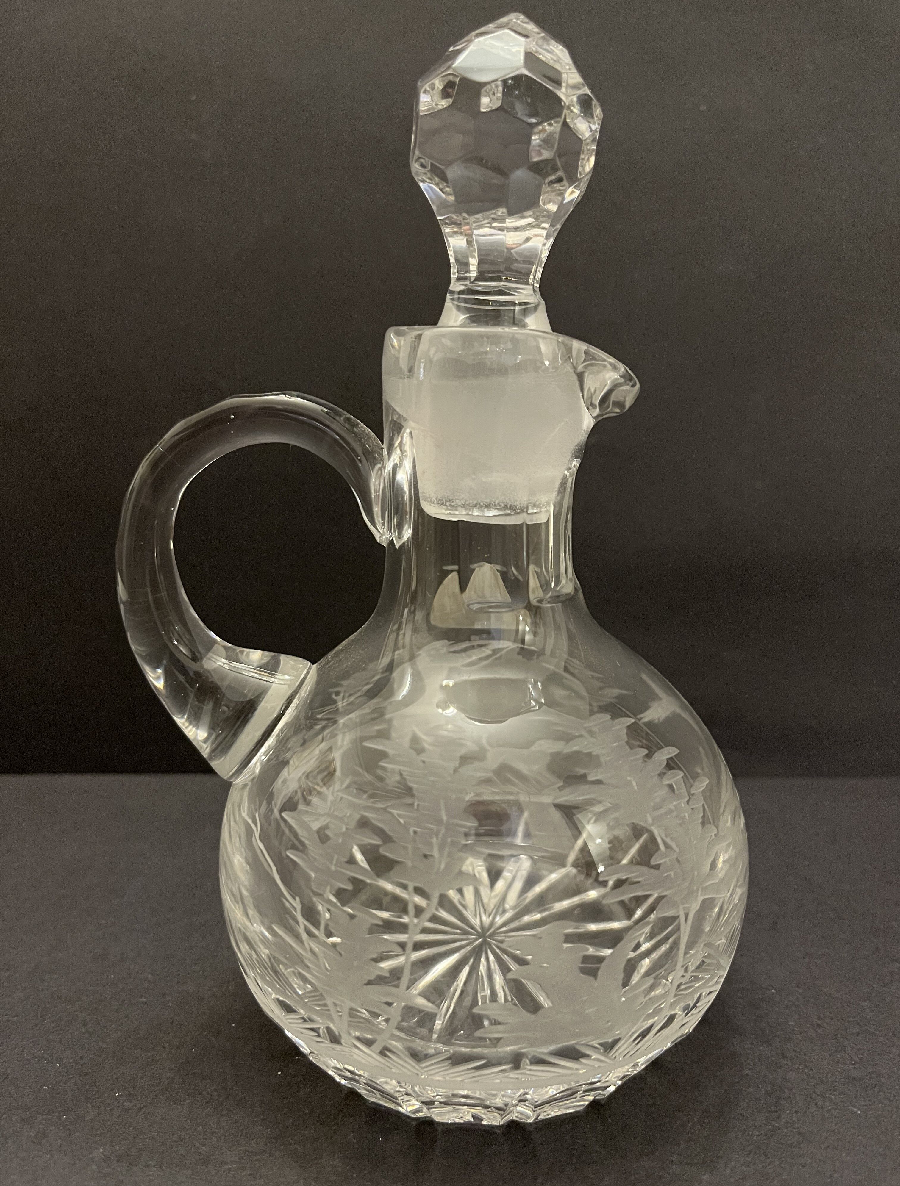Small carafe in cut crystal