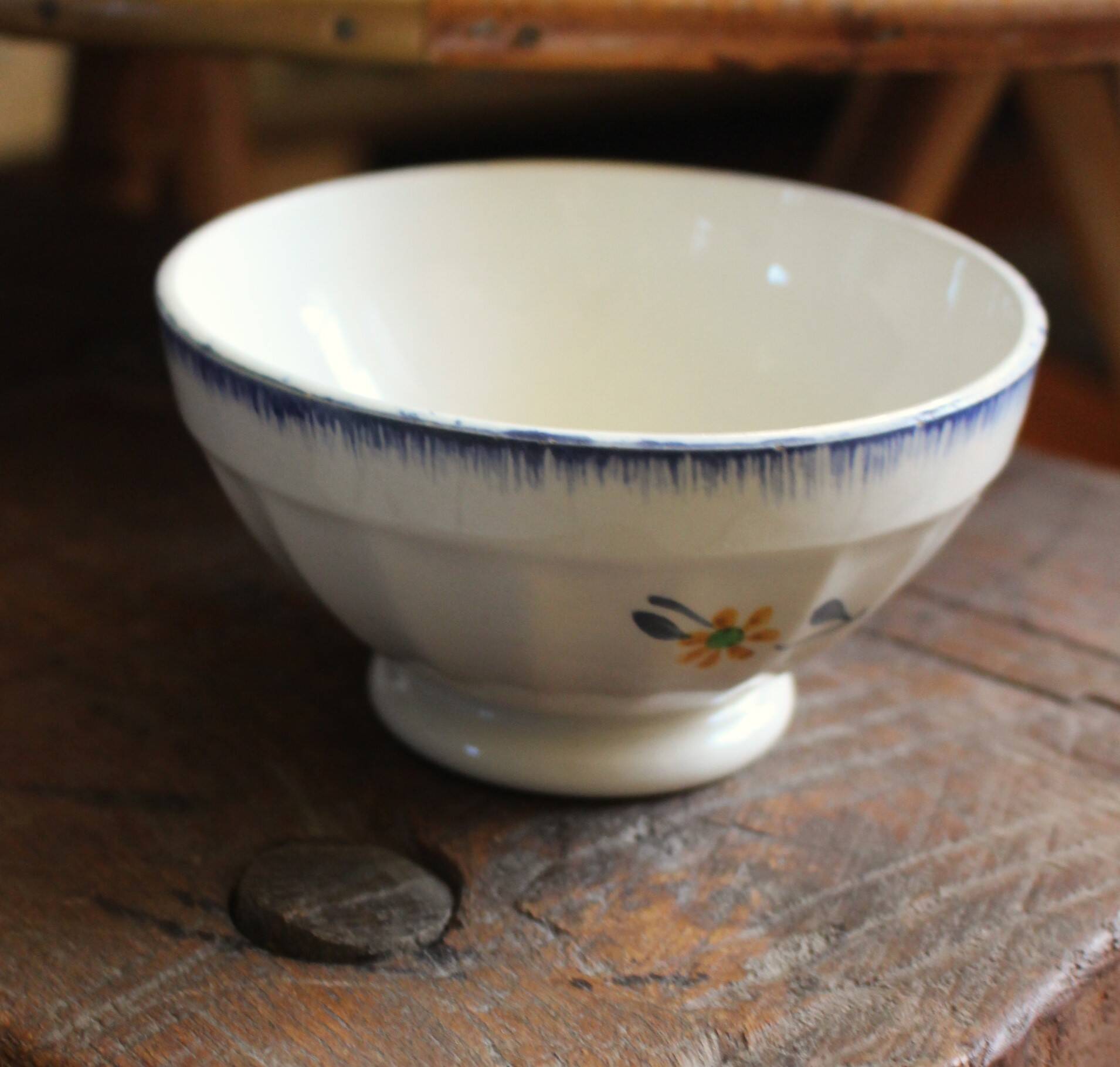 Small bowl on foot with small flowers Digoin Sarreguemines