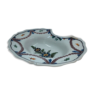 Plat a barbe XIXeme en faience nevers decor floral