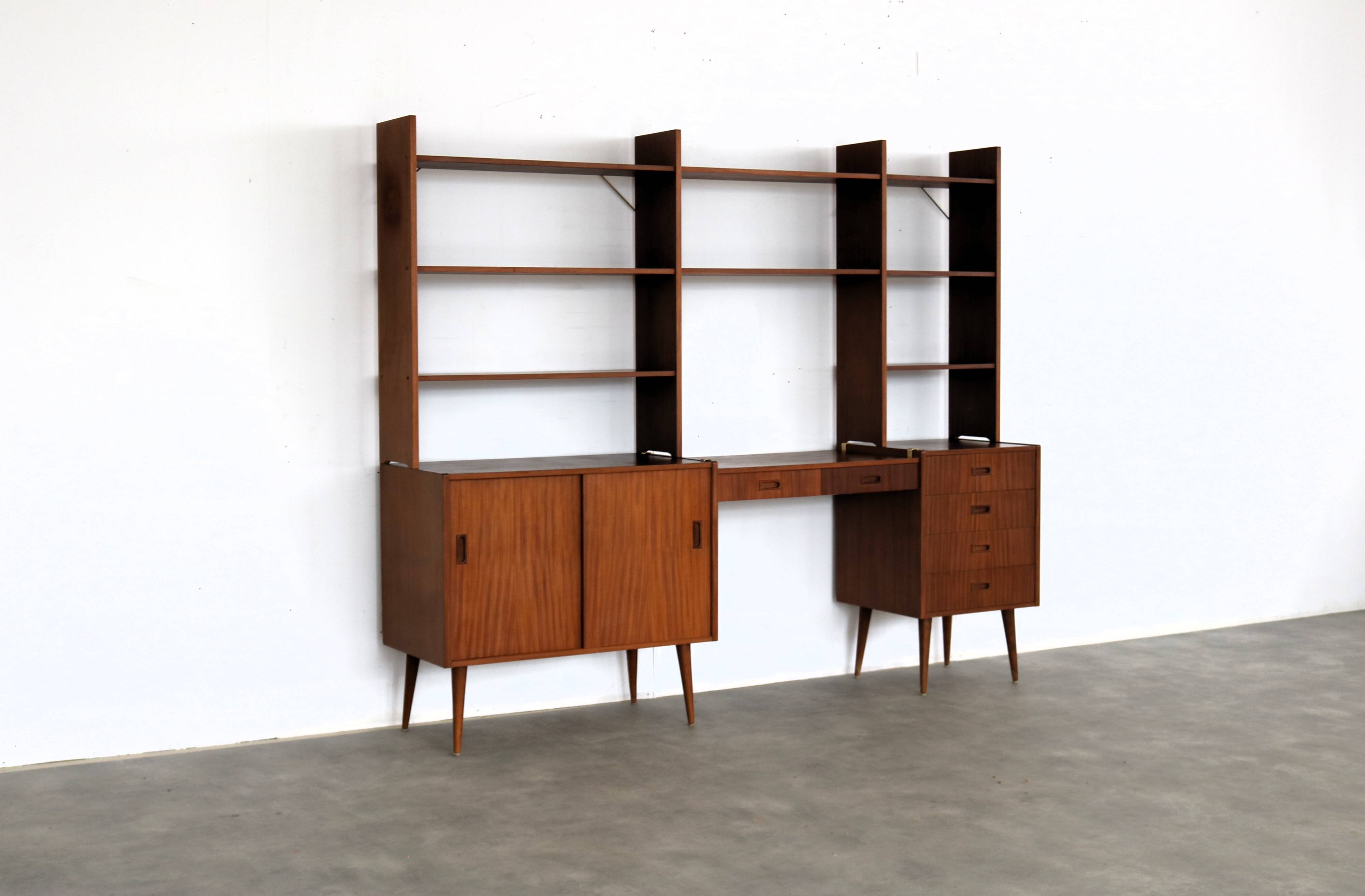 Bibliothèque en teck, Suède années 1960