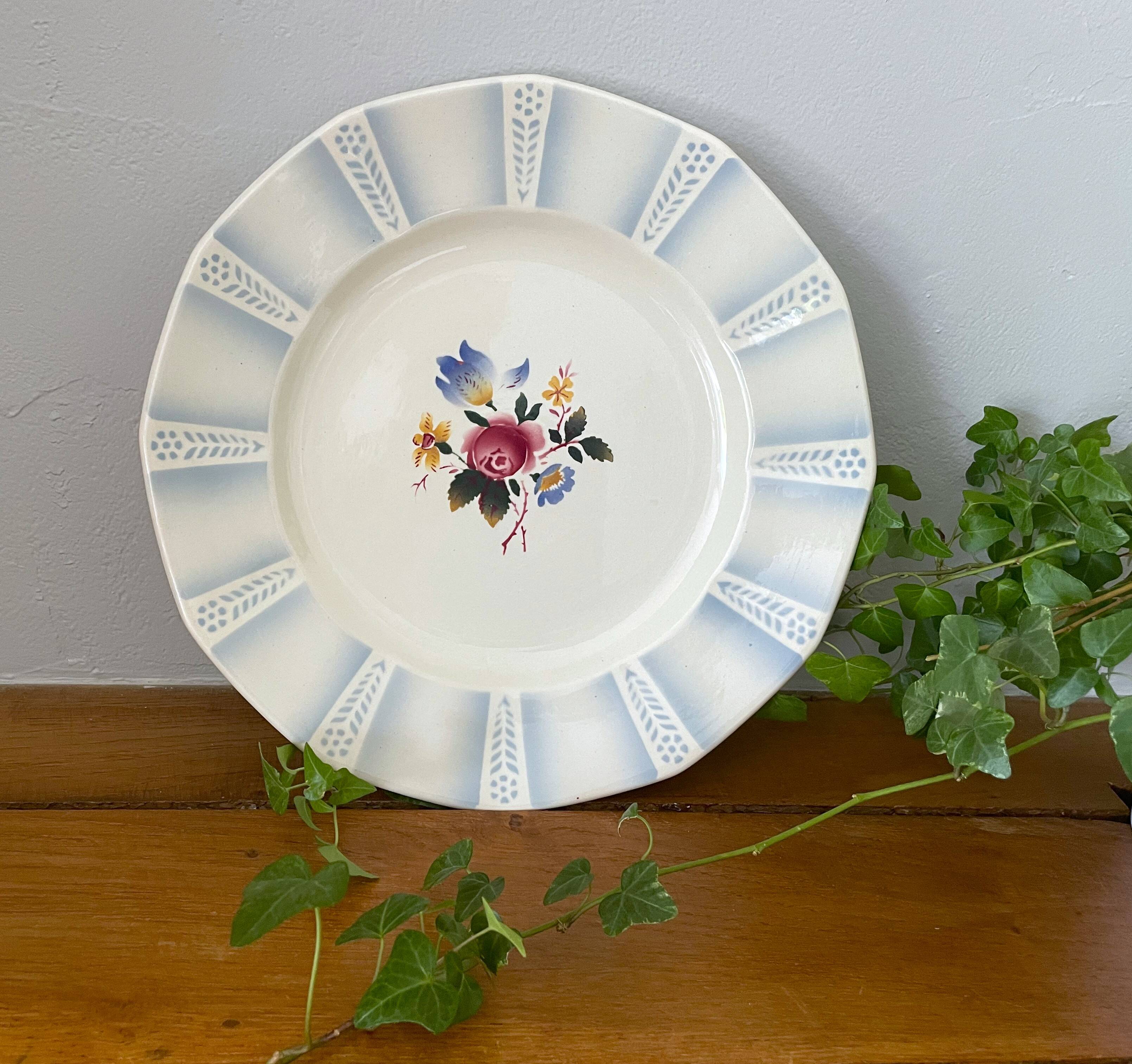 Antique serving dish in Sarreguemines earthenware.
