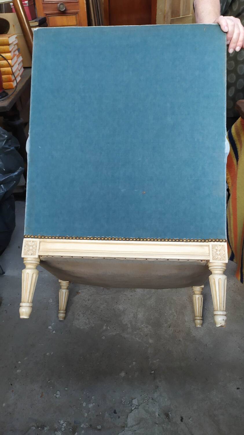 Paire de fauteuils de salon de style Louis XVI