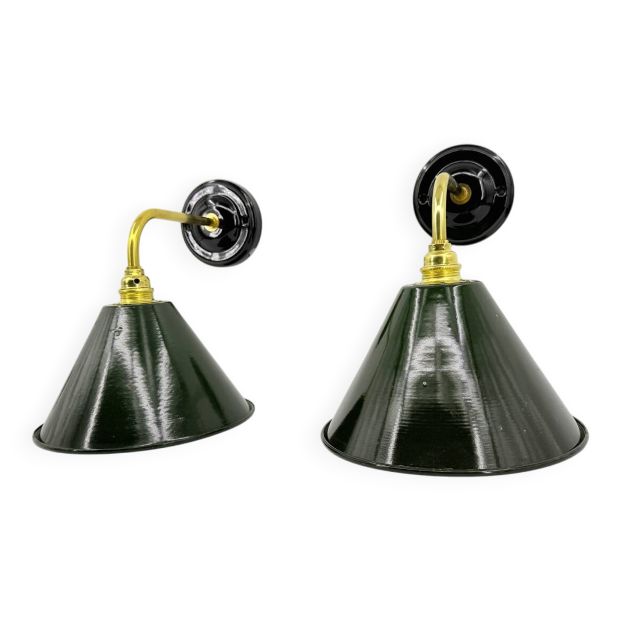 Enamelled sheet metal wall lights