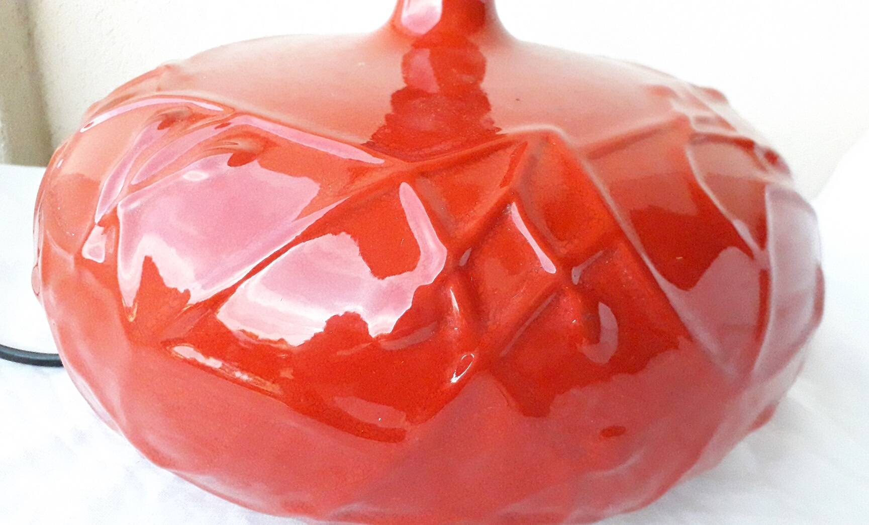 Red ceramic lamp