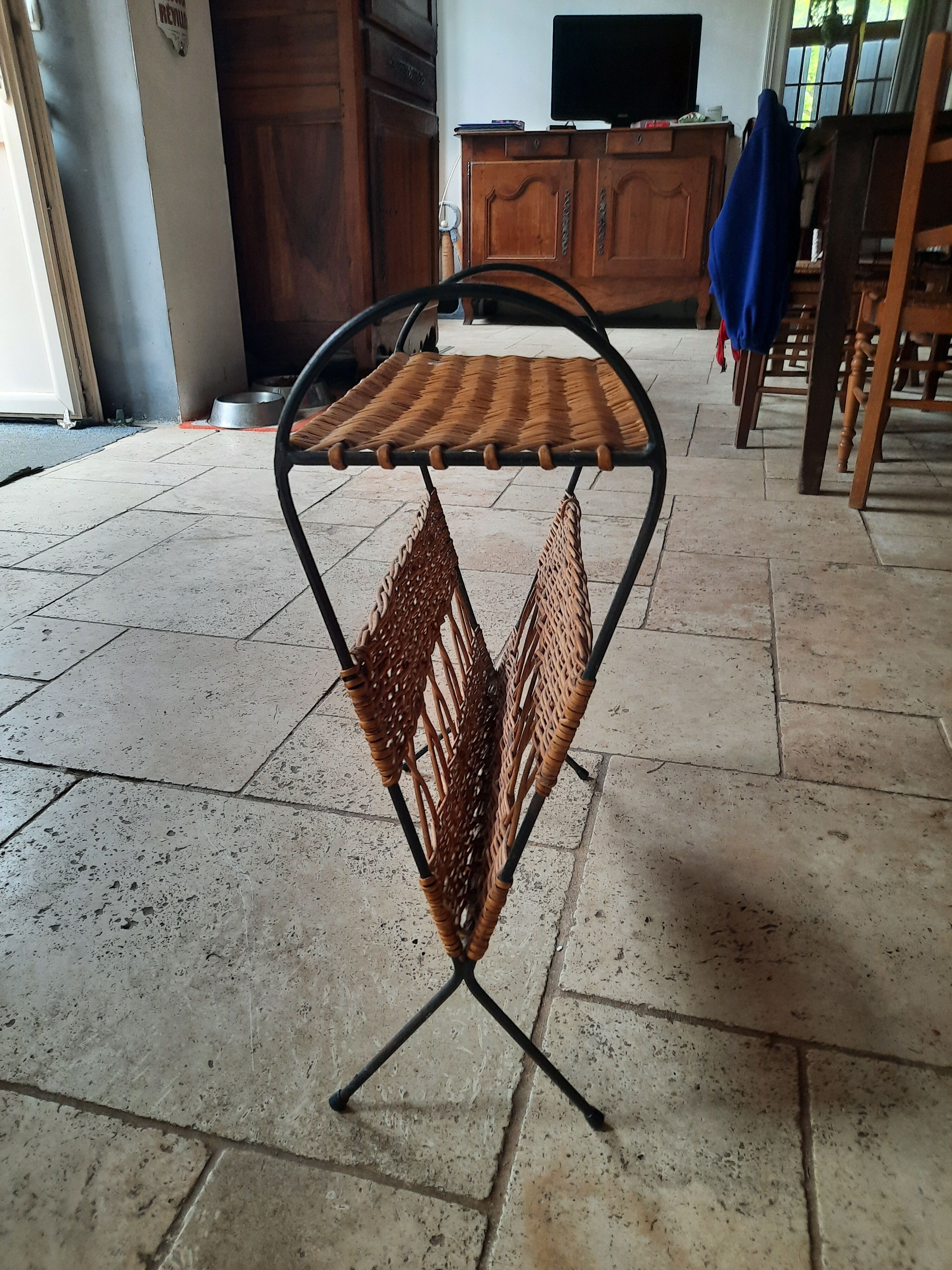 Wicker magazine harness