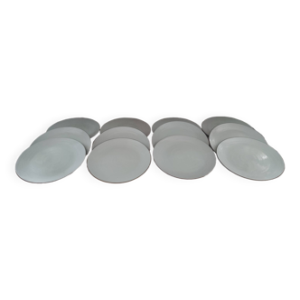 Lot de 12 assiettes plates en terre cuite émaillée vert céladon