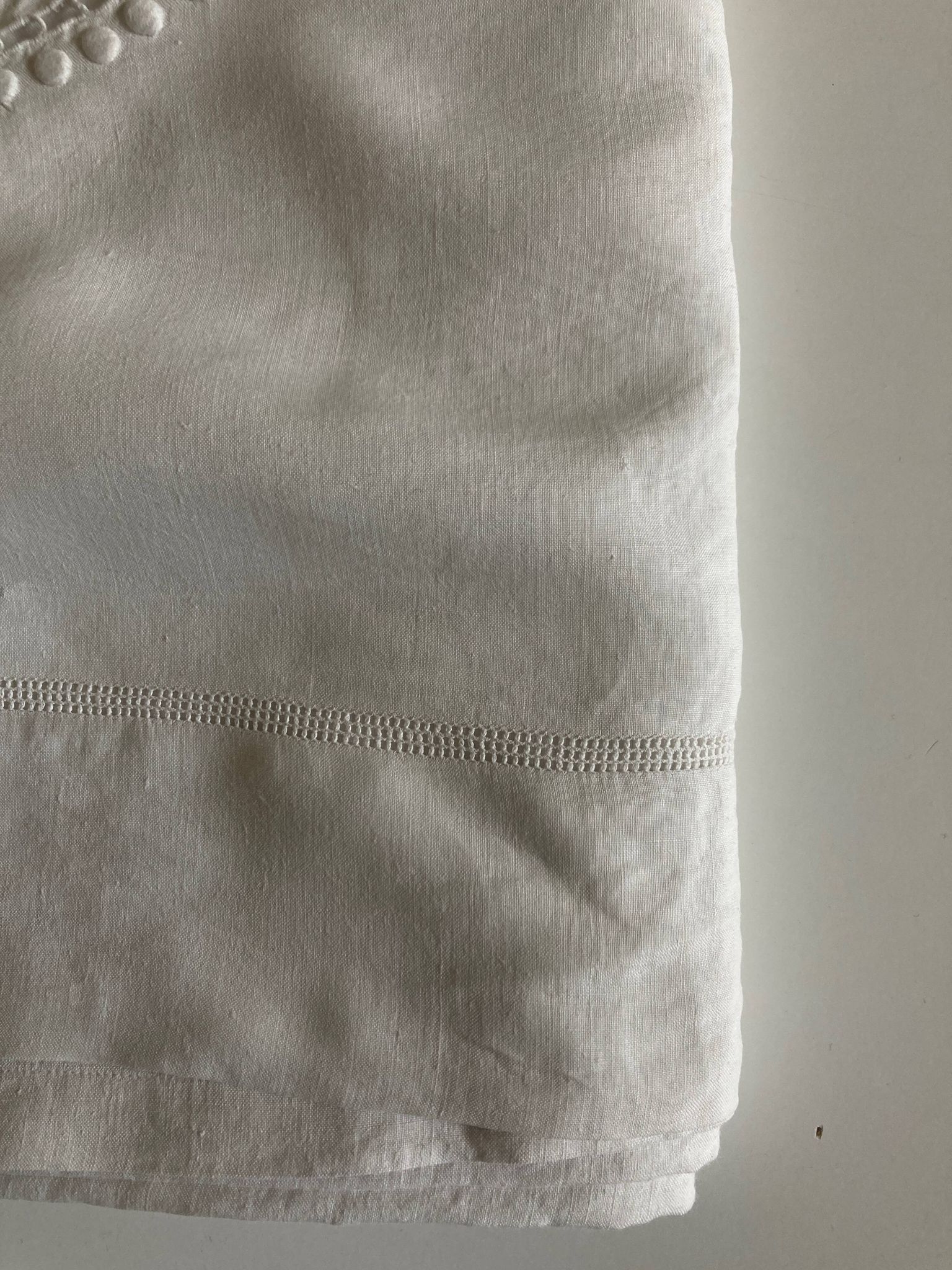 19th-century XXL linen fabric embroidered with polka dots, width 260cm.