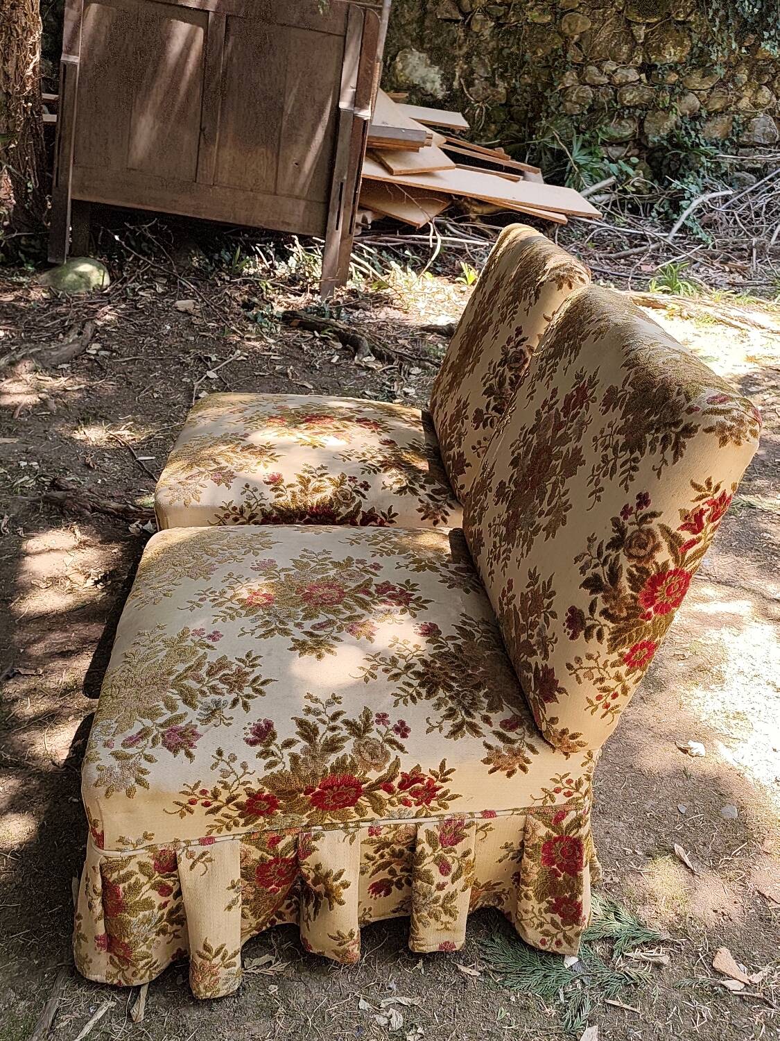 Lot de 2 chaises sans accoudoirs style vintage, tissu fleuri et jupe