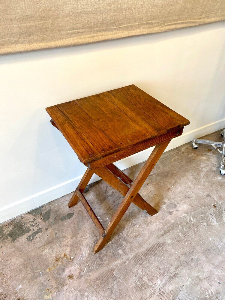 Folding side table in solid wood