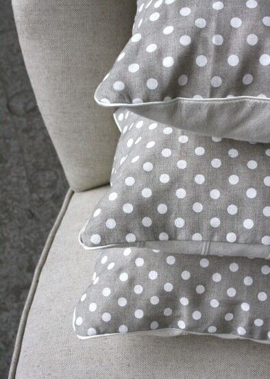 Cushion in linen white polka dots 40 x 40 cm