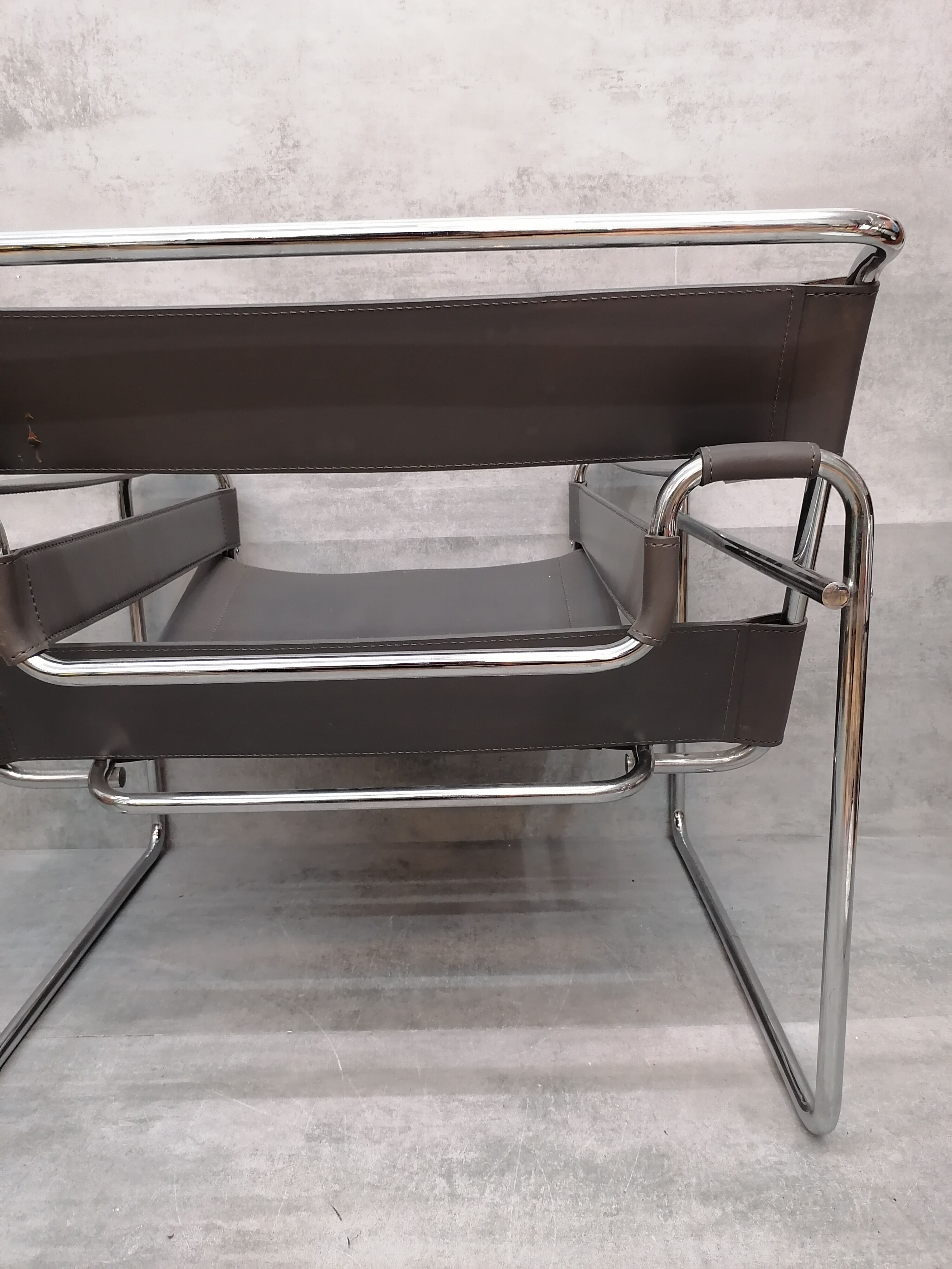 Marcel Breuer Wassily  grey leather B3 Chairs 1980s Italy
