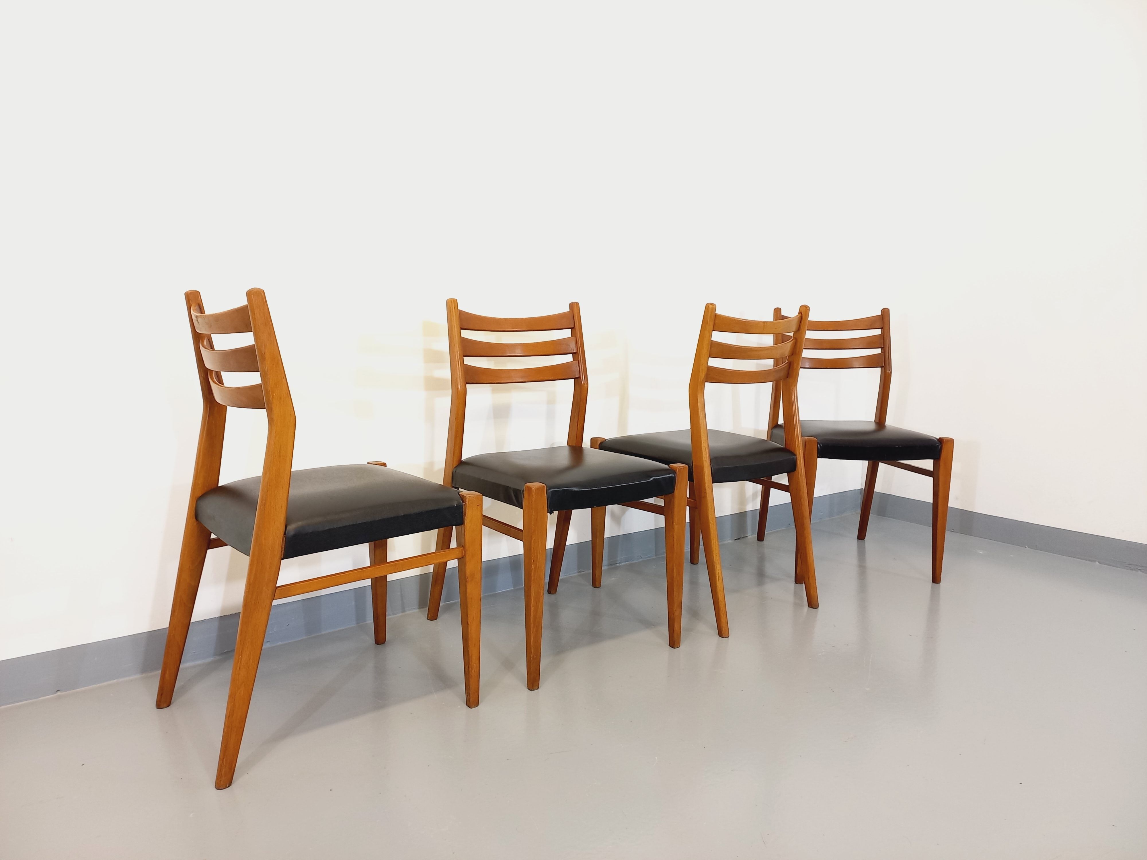 Suite of 4 scandinavian wooden chairs and skai from the 50/60s