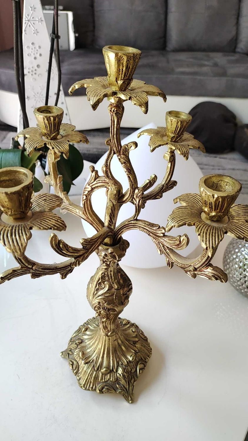 Old chandelier with 5 branches, decorated with Rinceaux, Louis XV / Rocaille style. In gilded bronze
