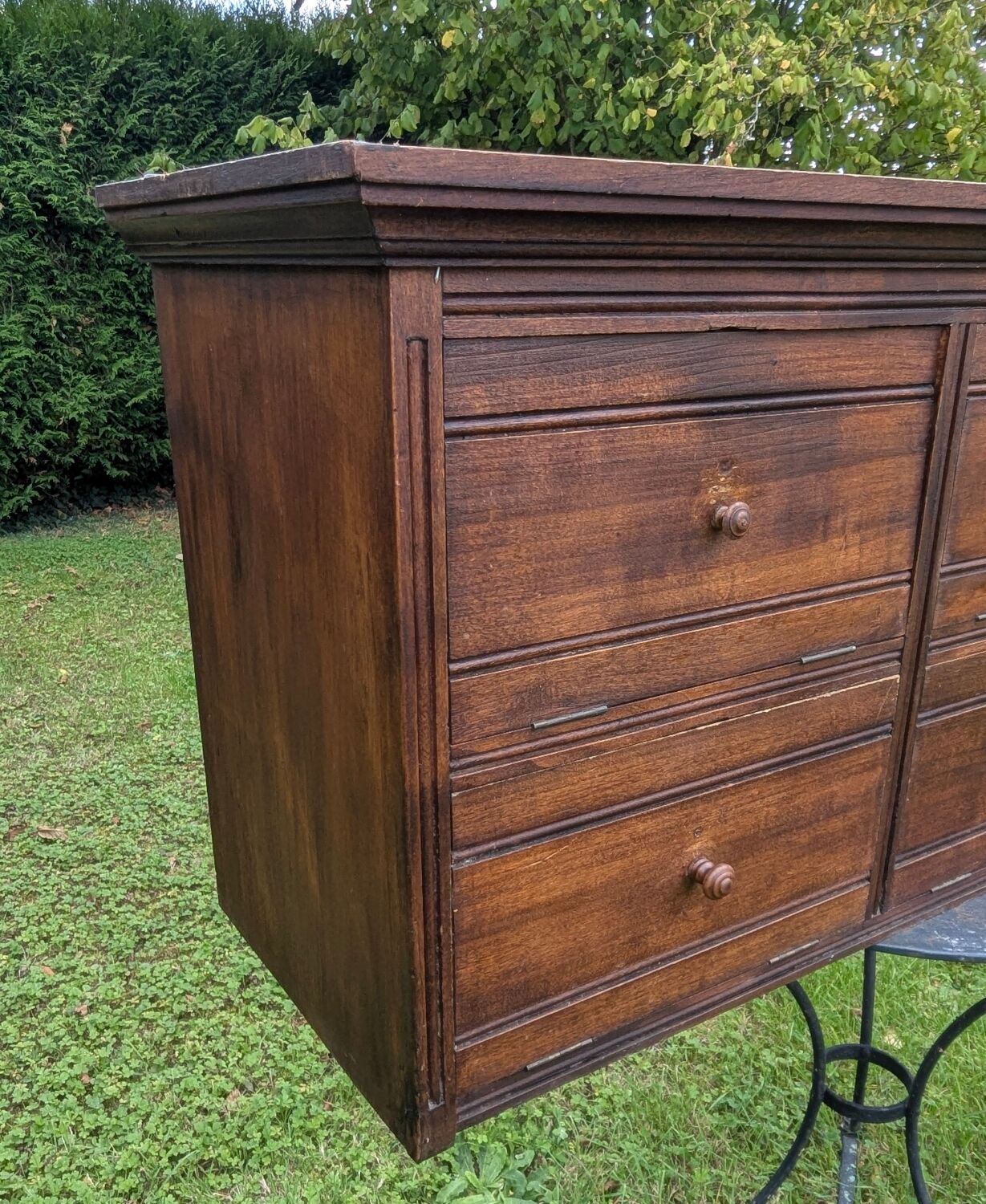 Notary's shelf with flaps