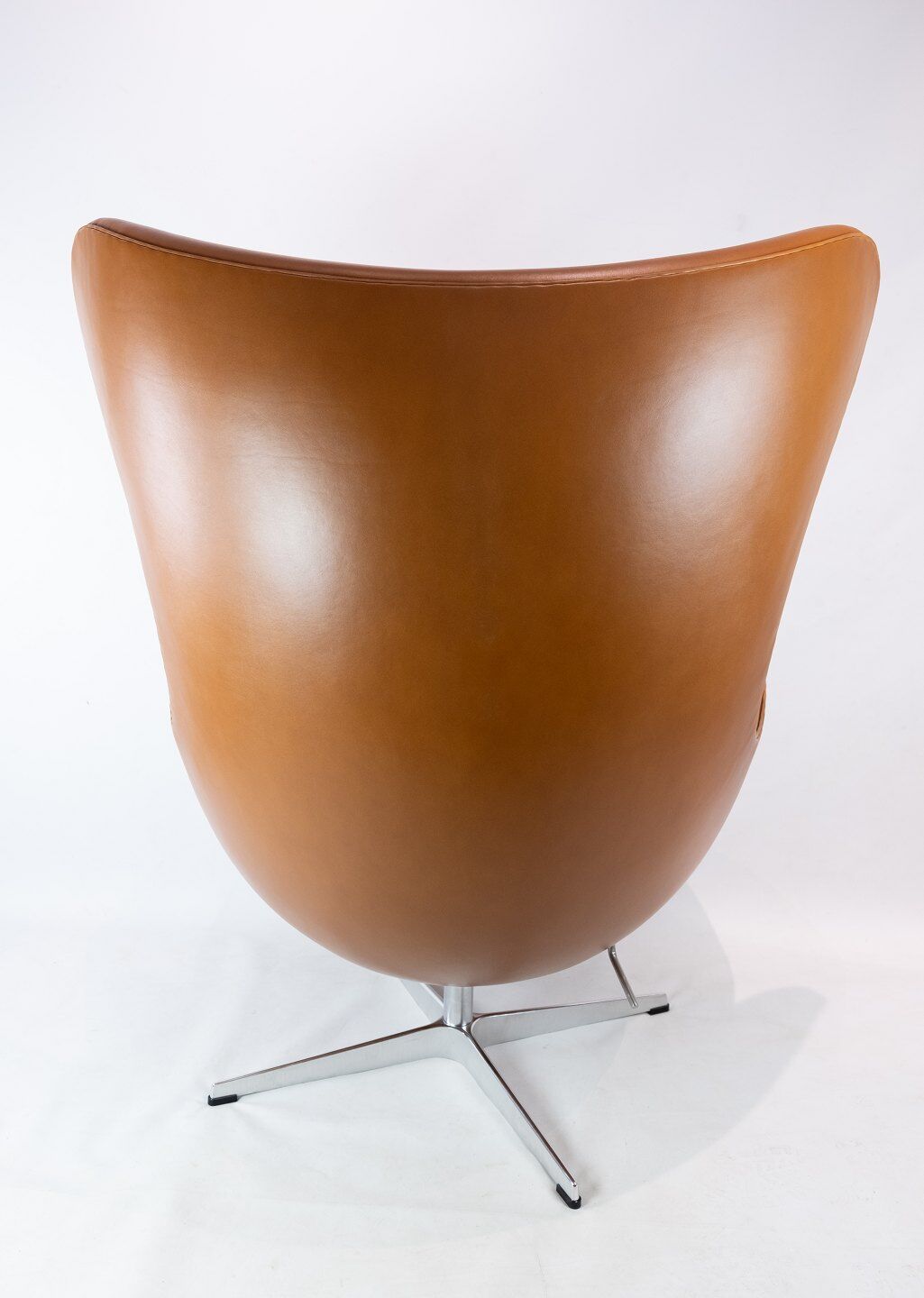 Egg armchair model 3316 designed by Arne Jacobsen for Fritz Hansen 1958