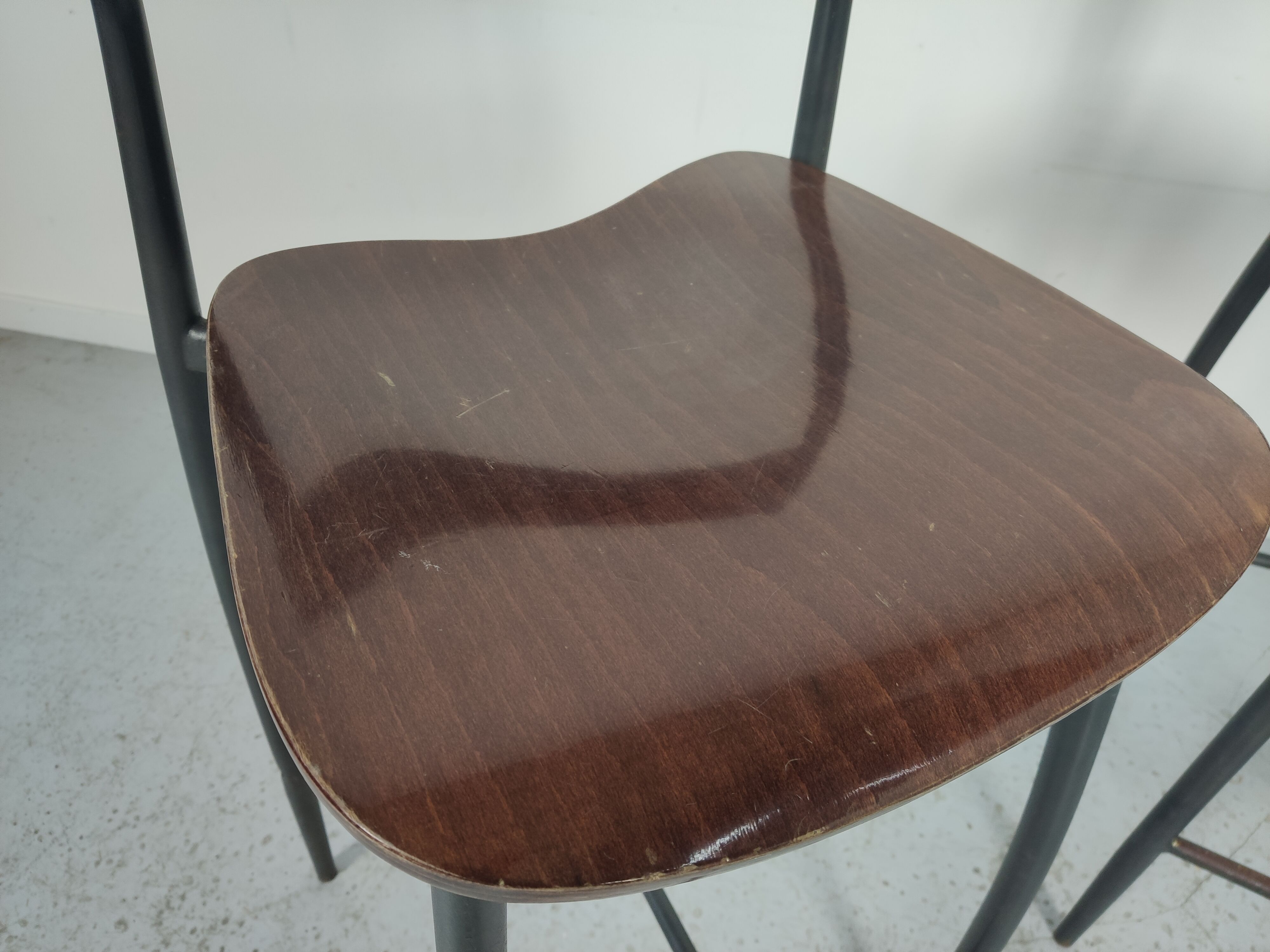 Lot 4 industrial bar stools 70s