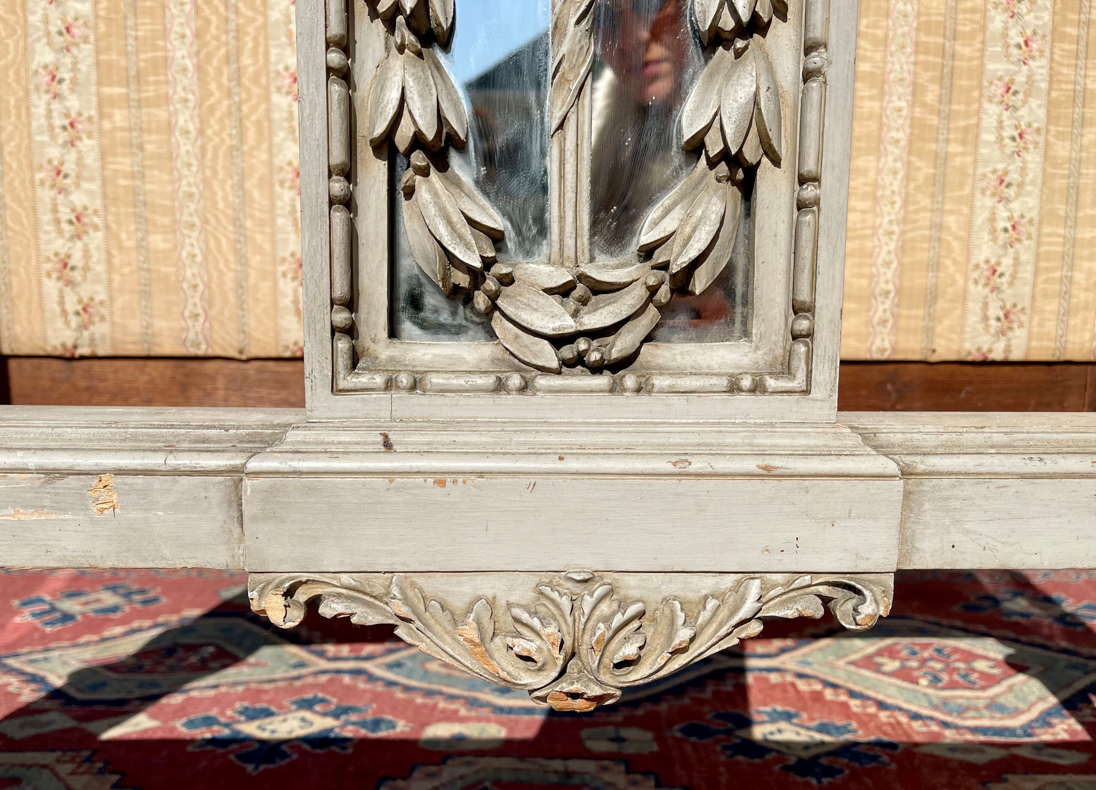 Laquered showcase Carved