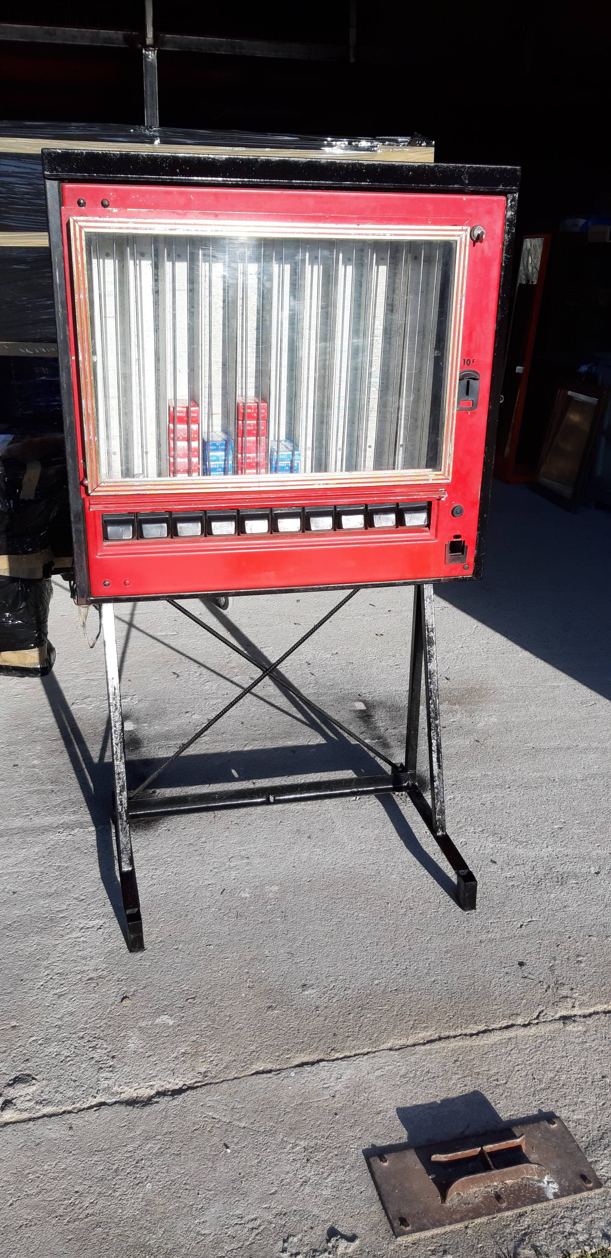 Distributor with tirettes de forain