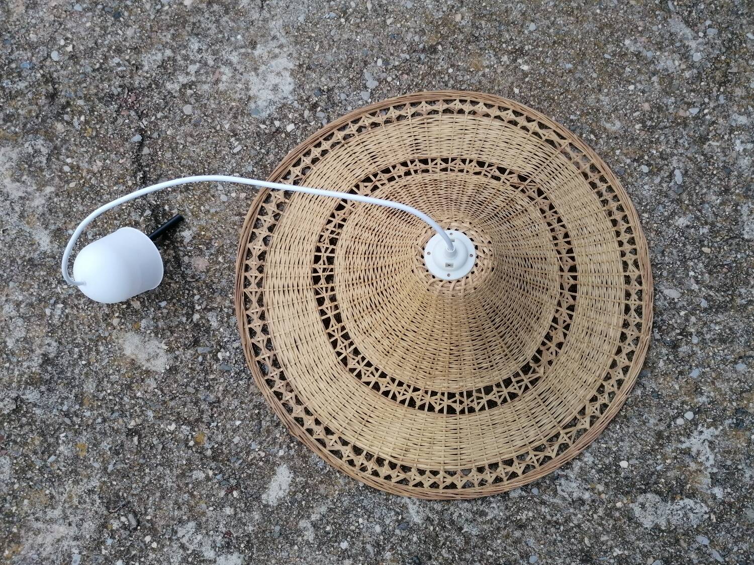 suspension en rotin vintage