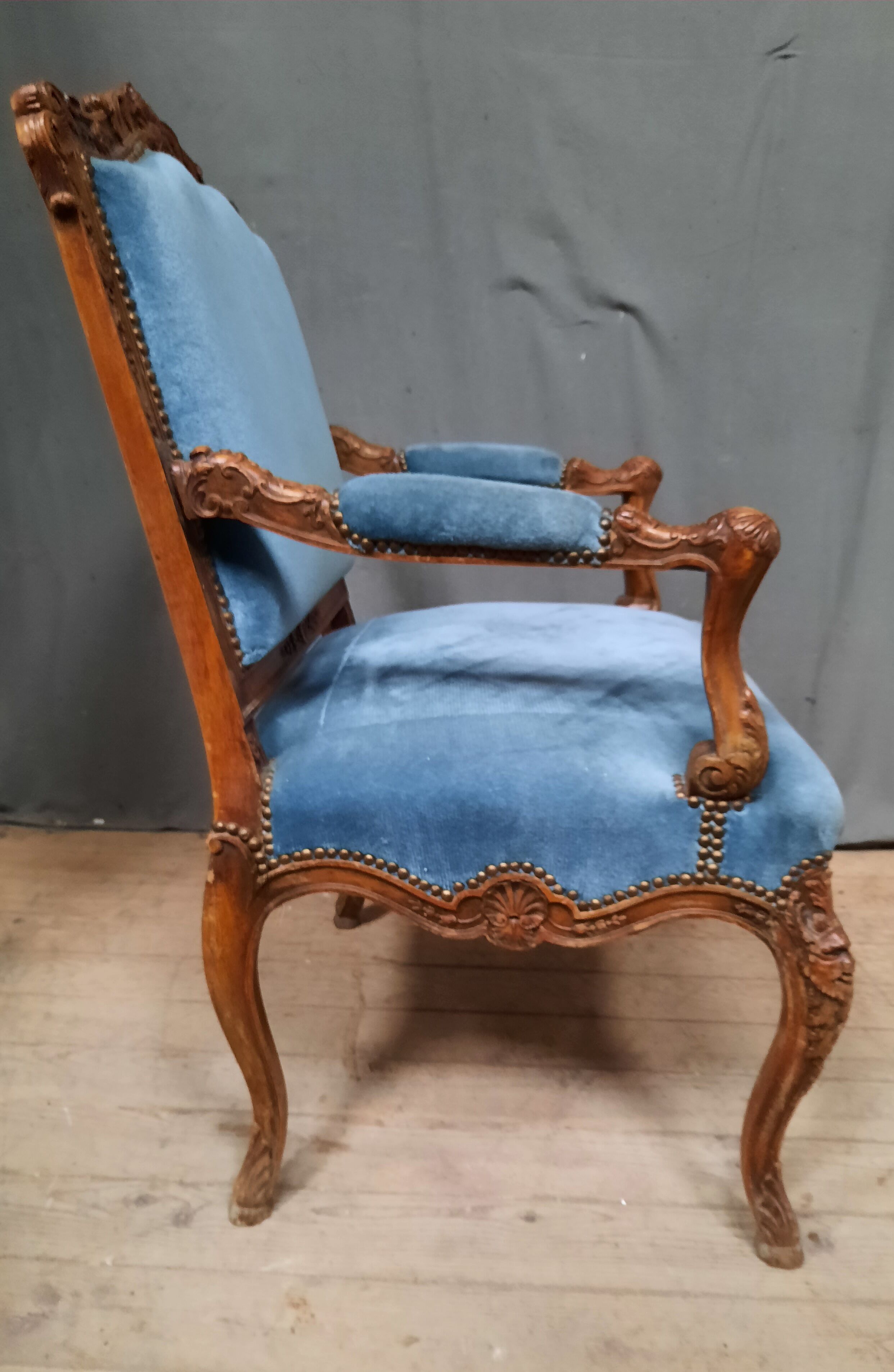 Fauteuil sculpté style régence