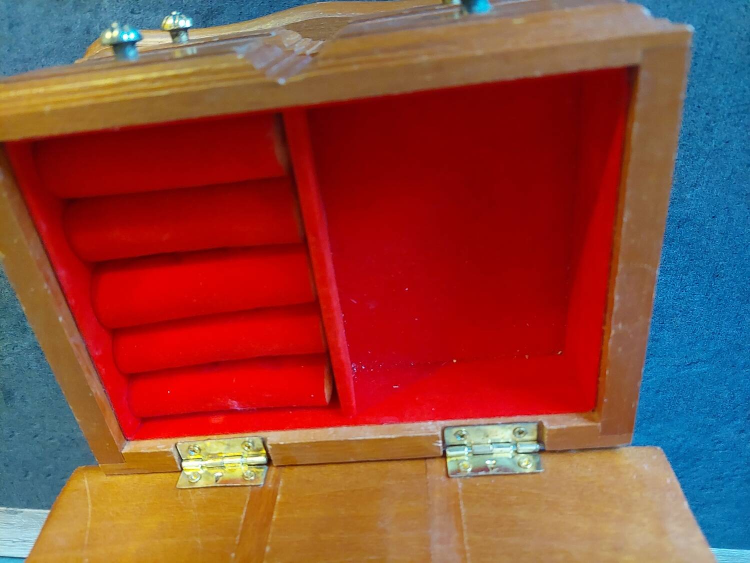 Wooden jewelry box