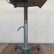 Former metal workshop chair - wood assise adjustable height vintage