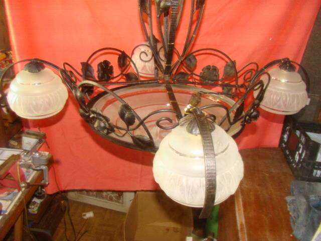 four-armed wrought iron chandelier from the "Art Deco" period (1925)