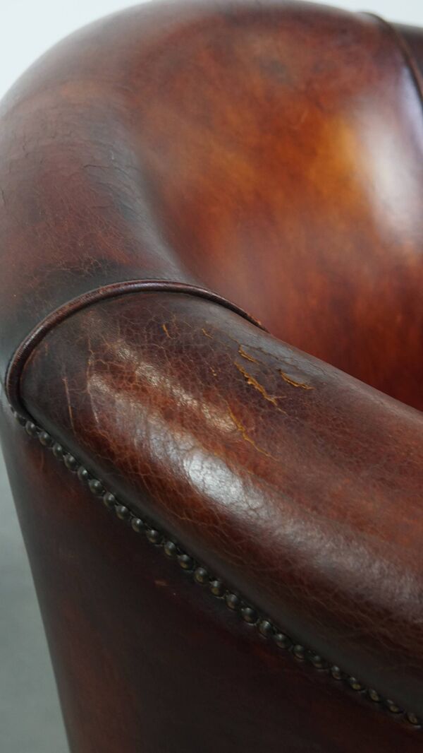 Fauteuil club en cuir de mouton couleur cognac