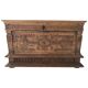 Antique coffre en bois sculpté avec motif végétal période renaissance