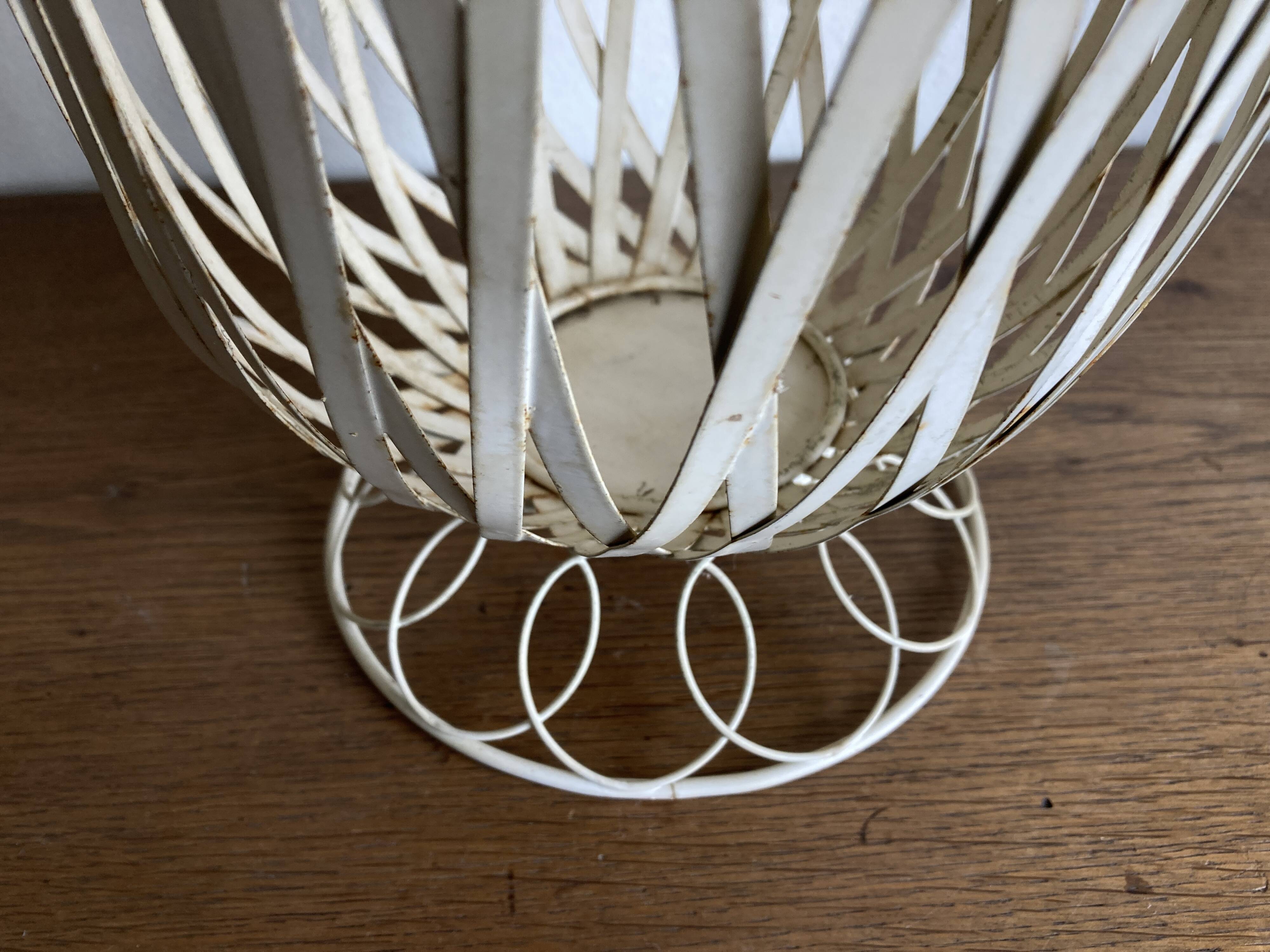 XXL Neoclassical Medici-style plant pot in ivory sheet metal