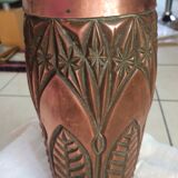 Bronze vase chiseled from the 1920s.