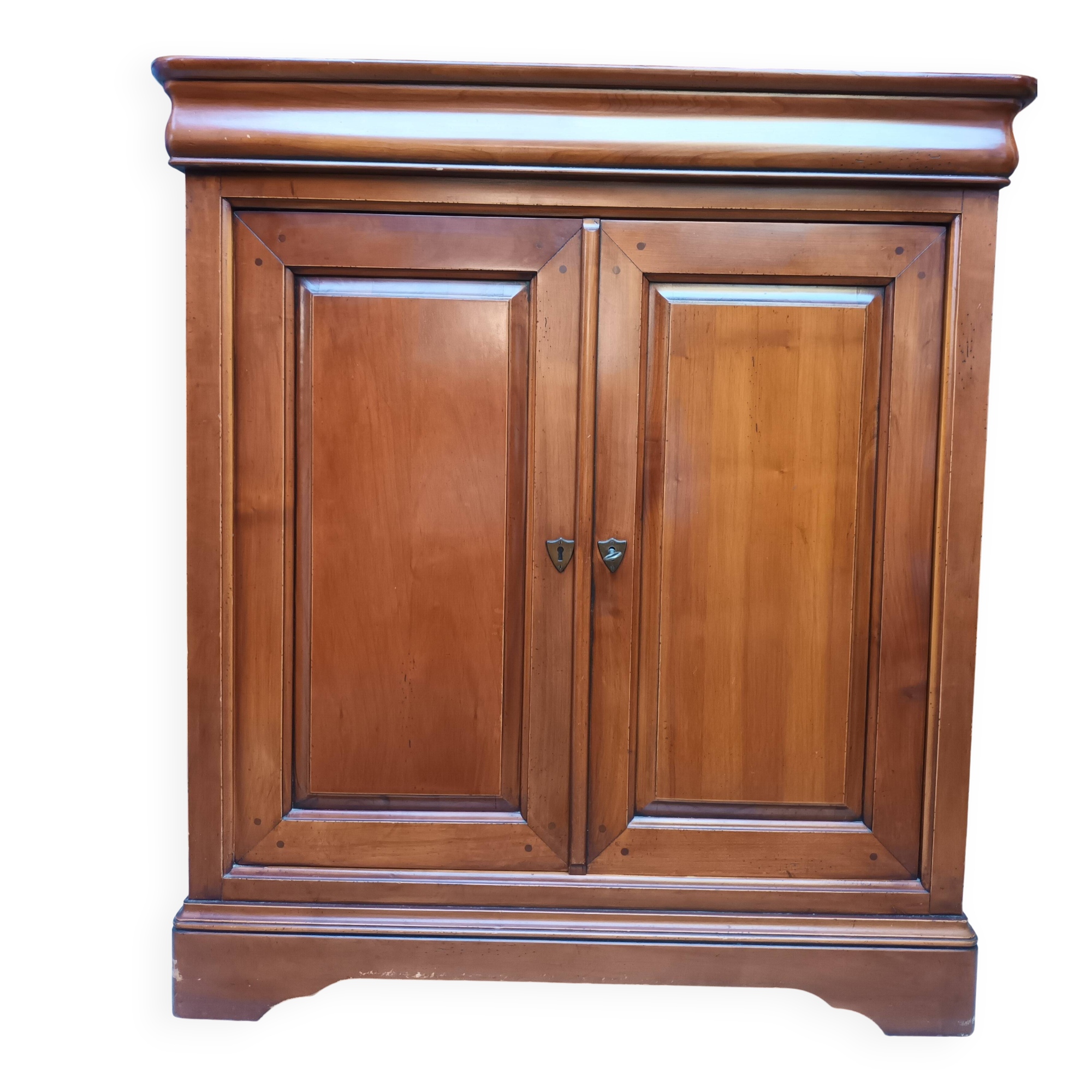 Small buffet with 2 doors