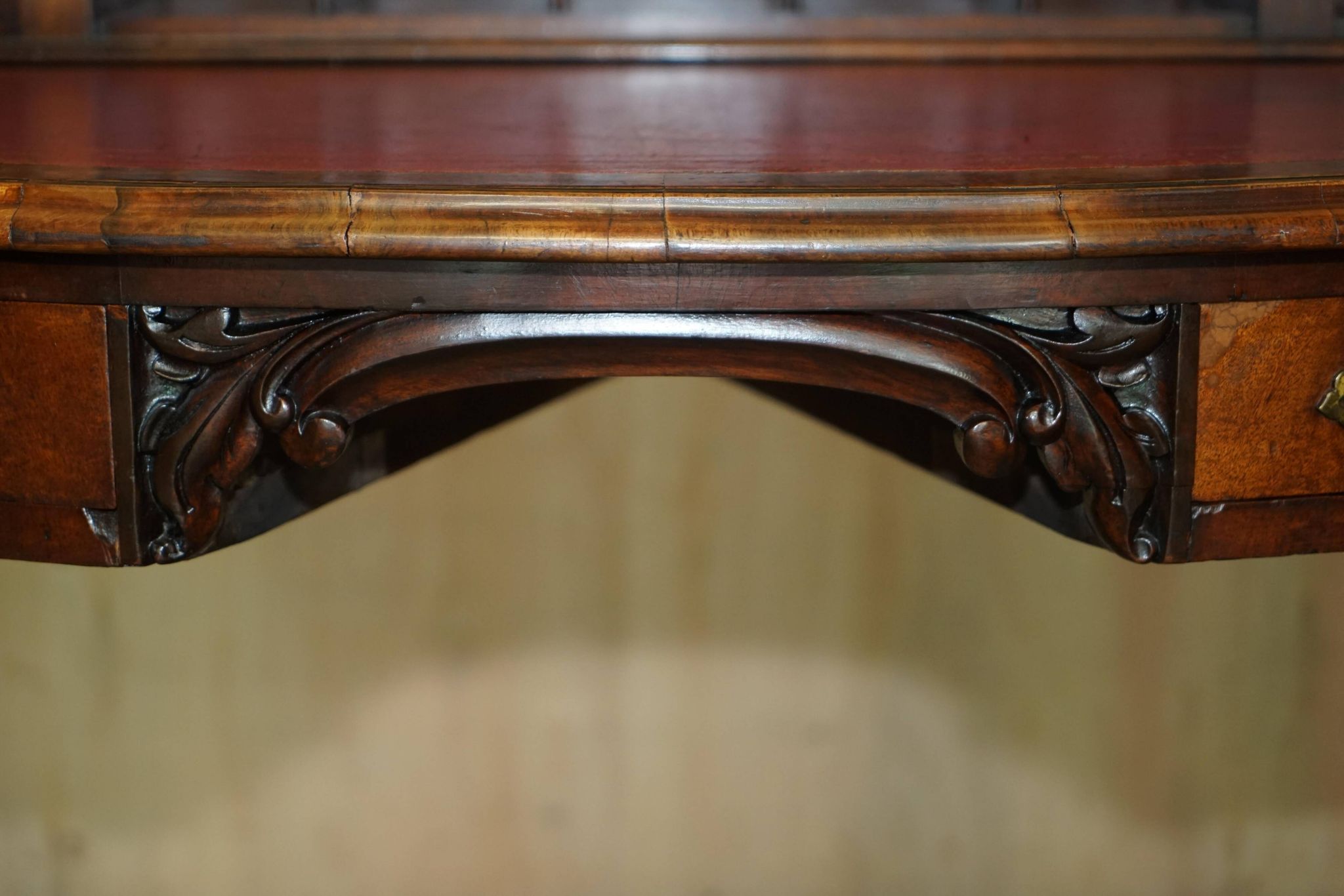 Bureau Demi-Lune en Cuir de Patrick Beakey Dublin circa 1850