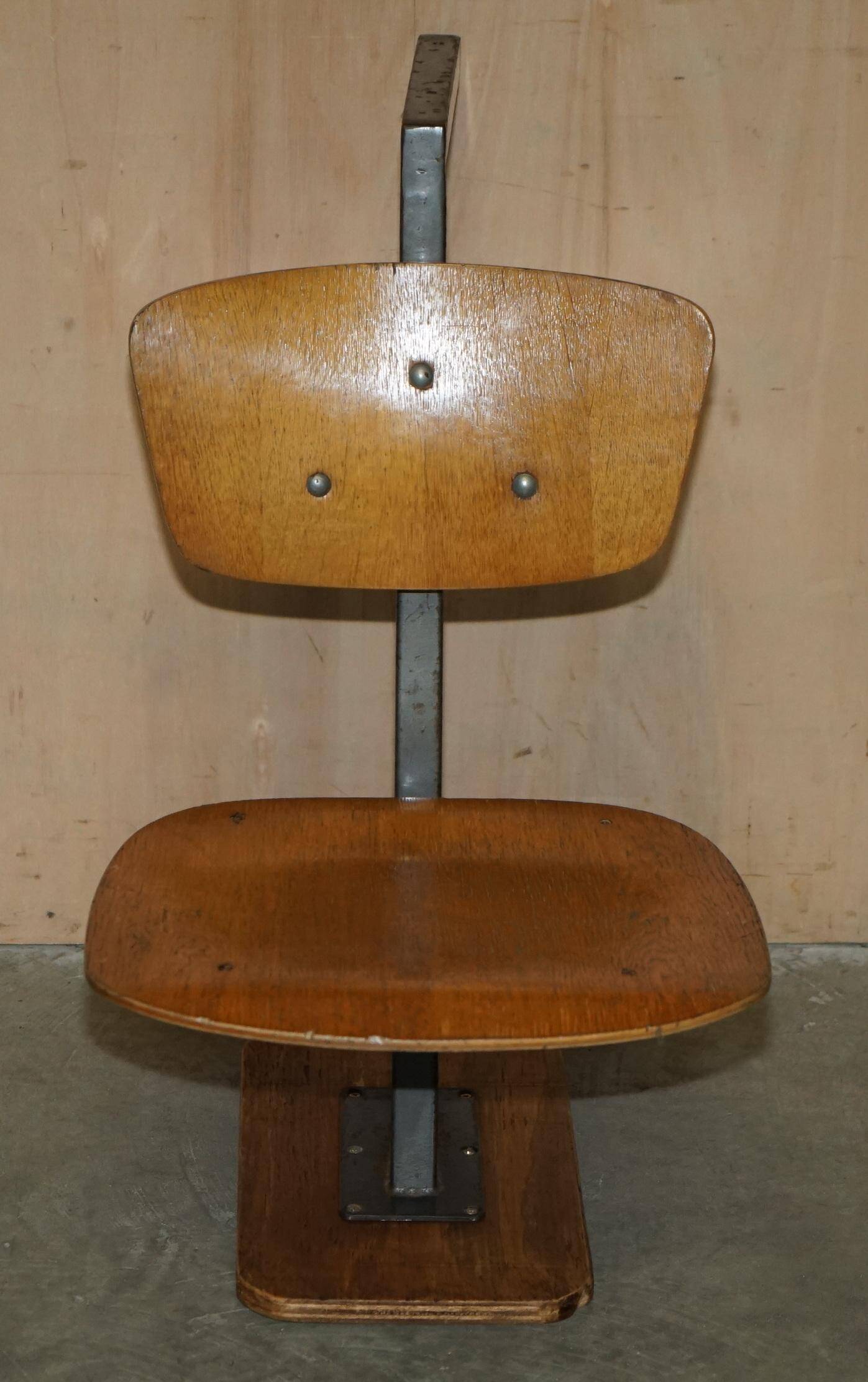 Six sièges de stade pliants vintage mid-century modern avec nouvelles bases
