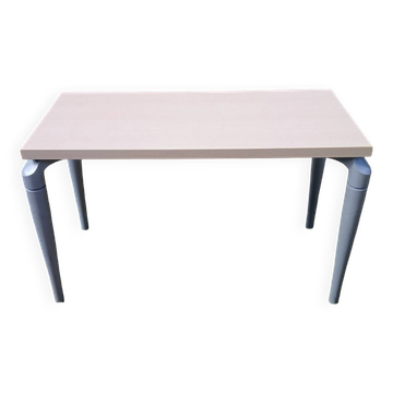 Desk table