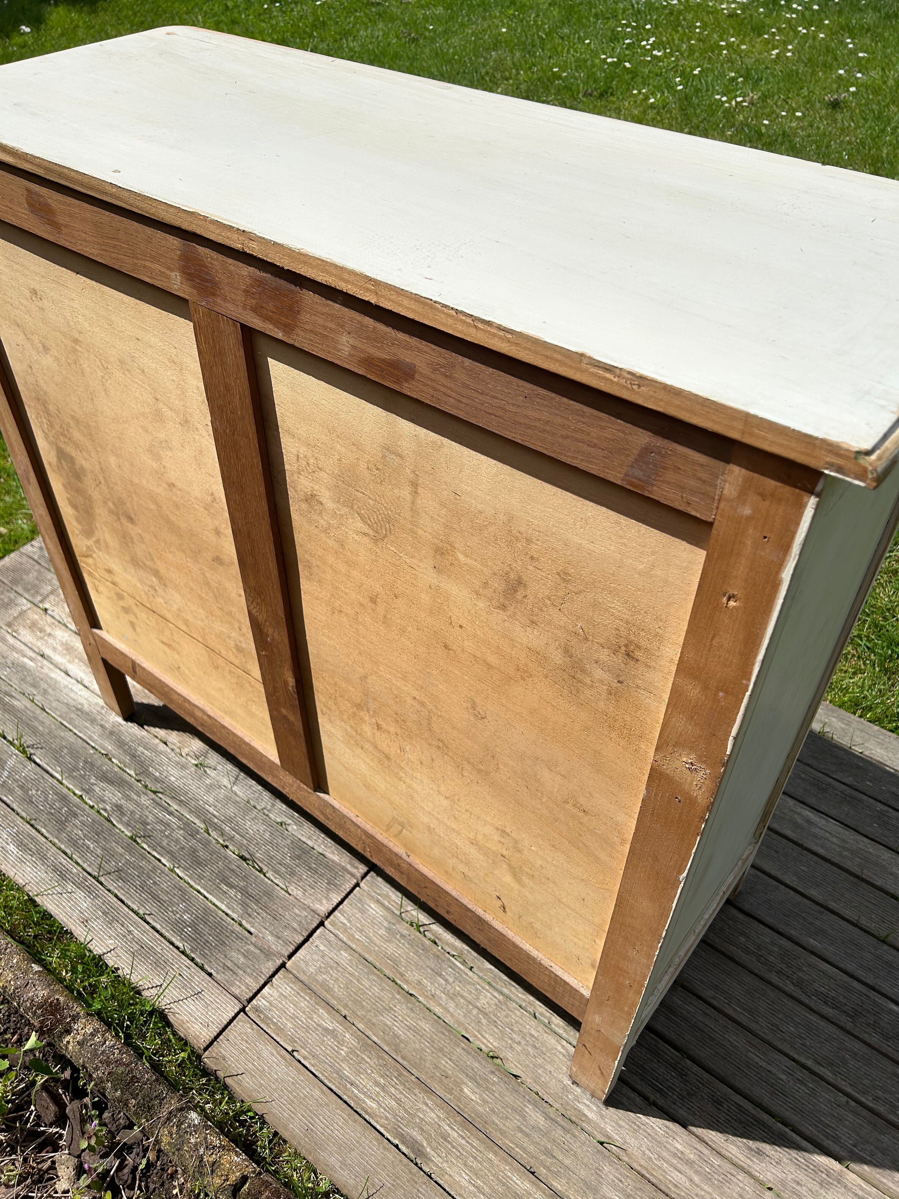 Buffet parisien vintage patine blanche