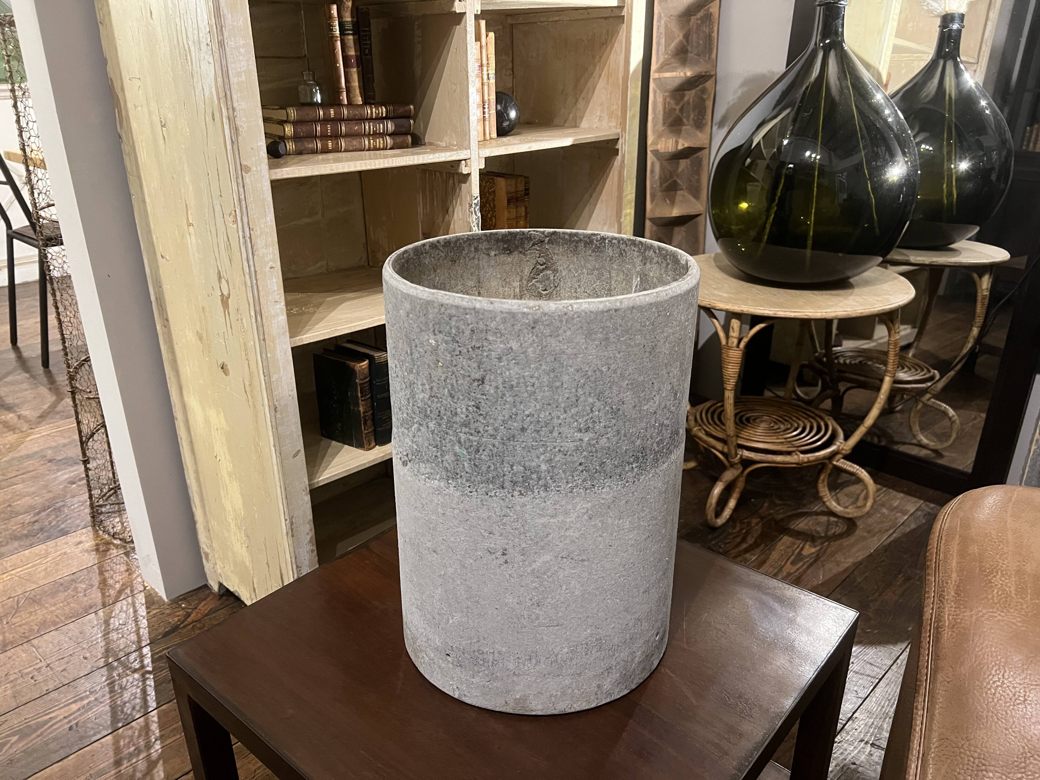 Modernist style planter