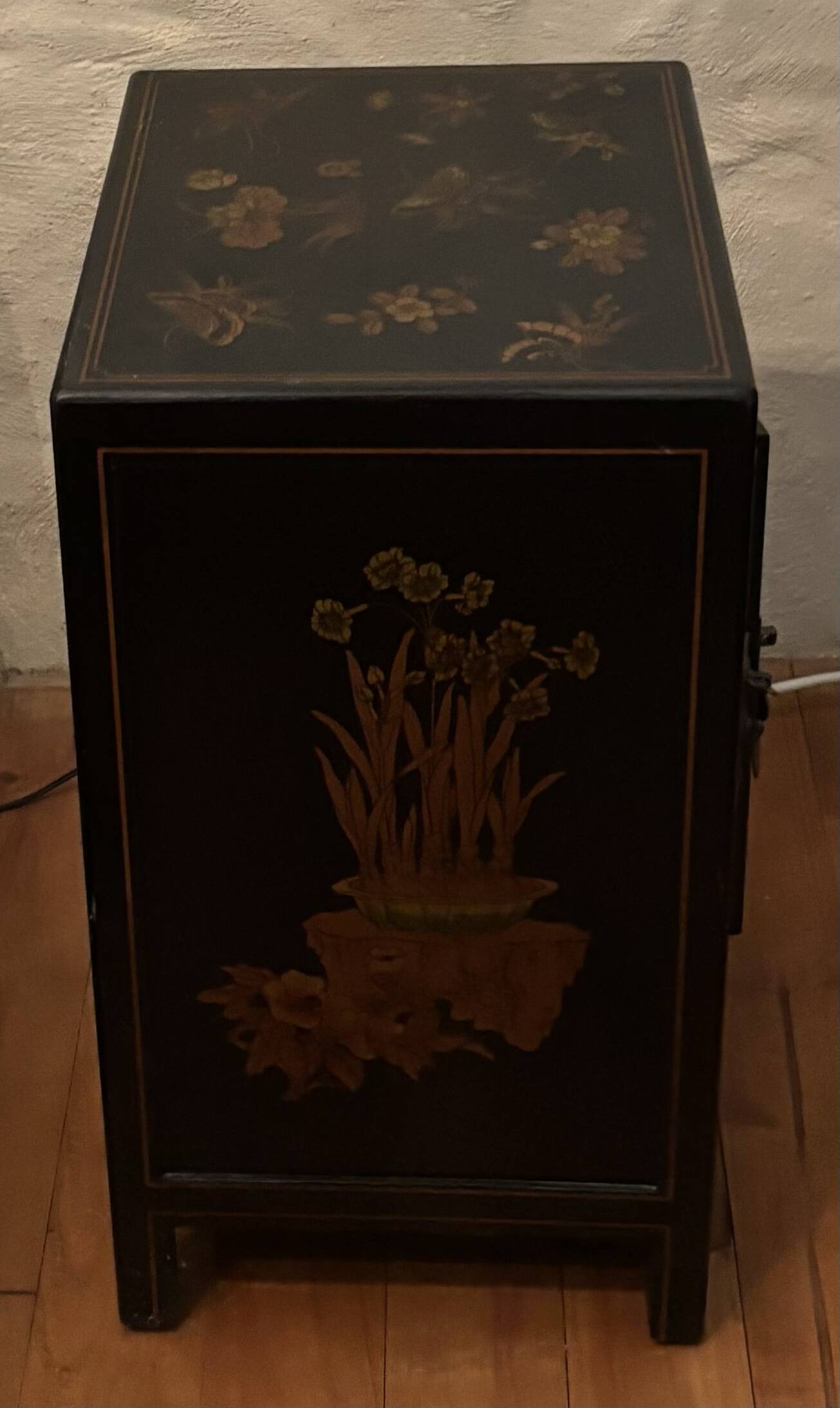 Pair of modern bedside tables in pure traditional Chinese style.