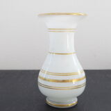 Vase miniature en opaline