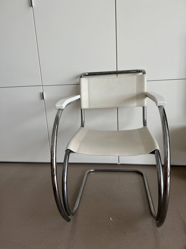 Fauteuil Mies van der Rohe cuir blanc et chrome MR20 collection Thonet