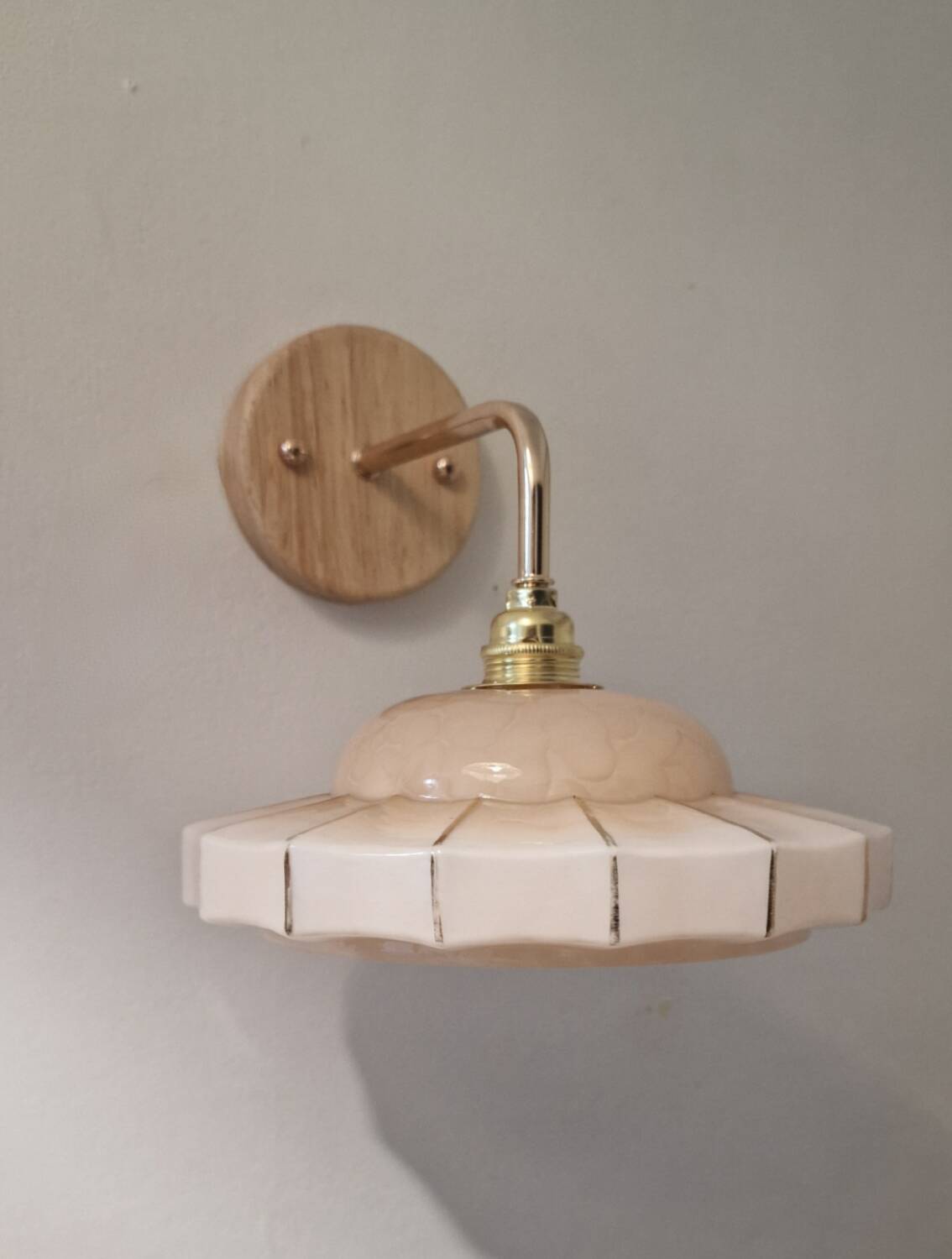 Art Deco wall lamp in marbled pink Clichy glass