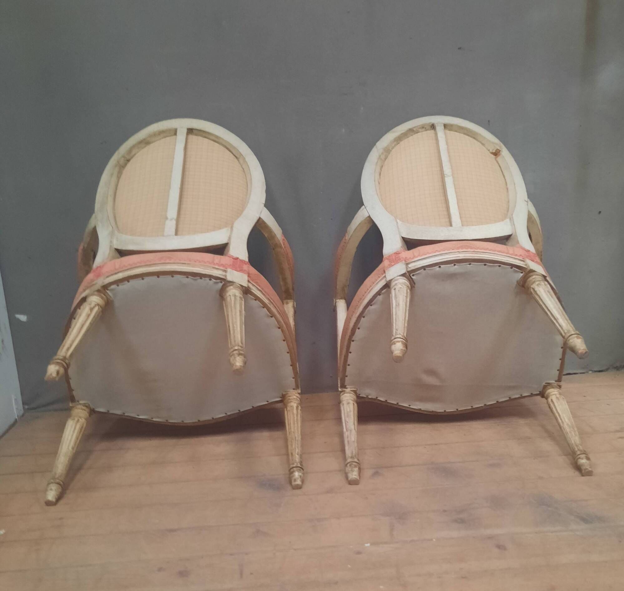 Paire de  fauteuil medaillon de style Louis XVI