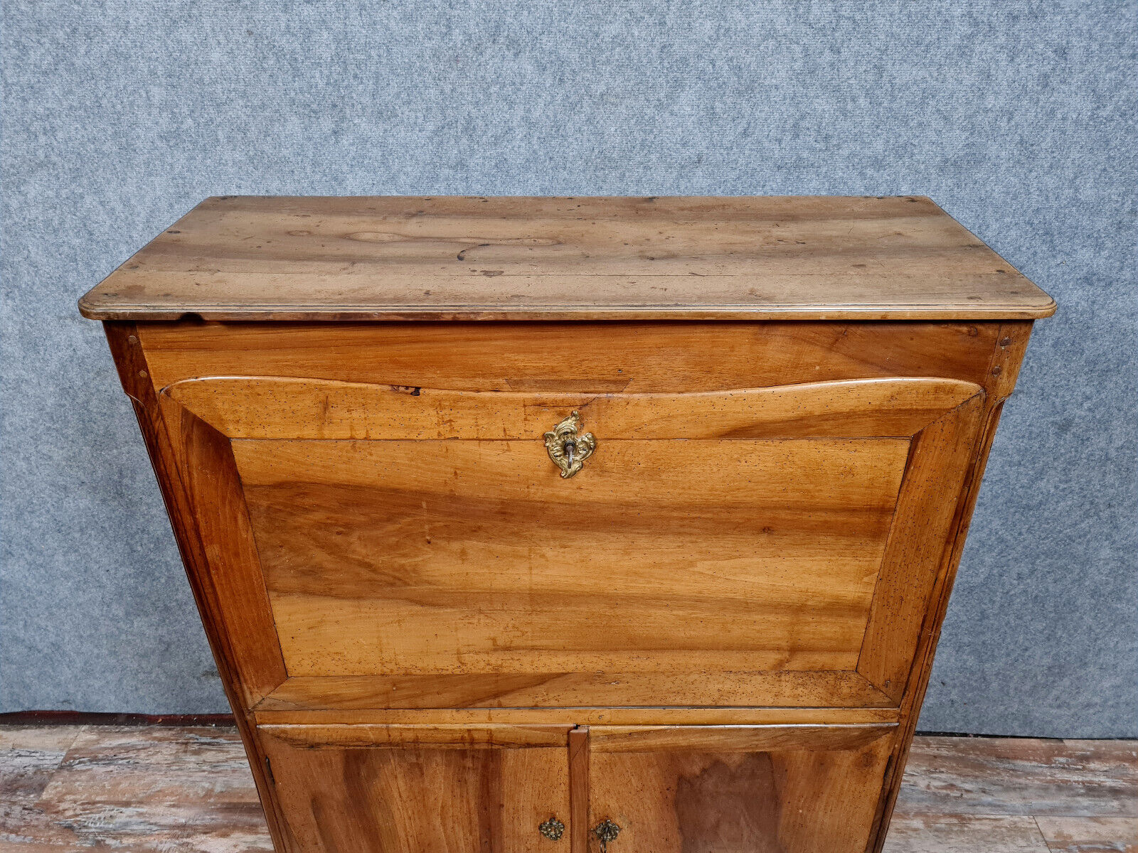 Secretary Louis XV era in solid walnut around 1750