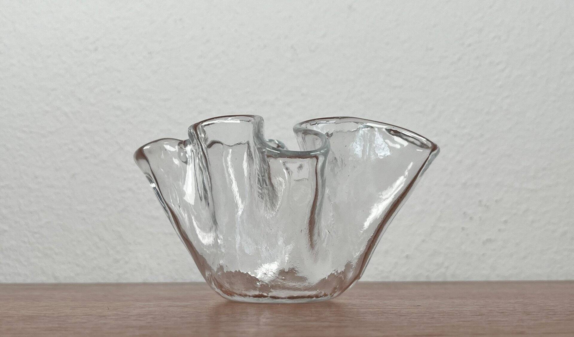 Vintage Scandinavian art glass bowl by Magnor, 1970s.