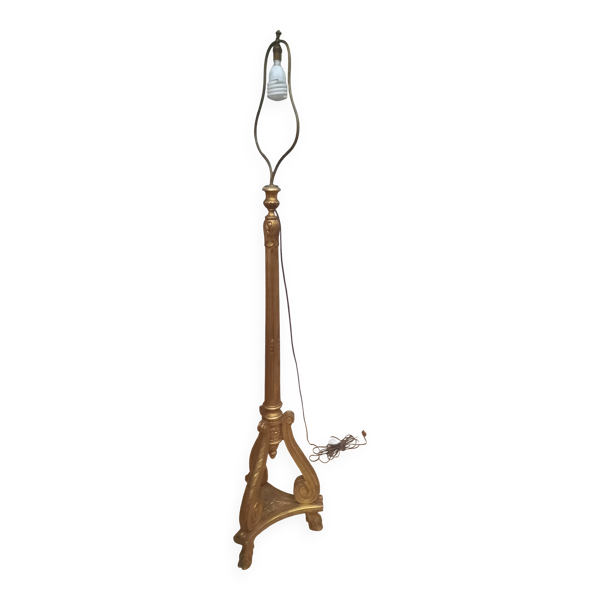 Lampadaire en bois doré style Louis XVI