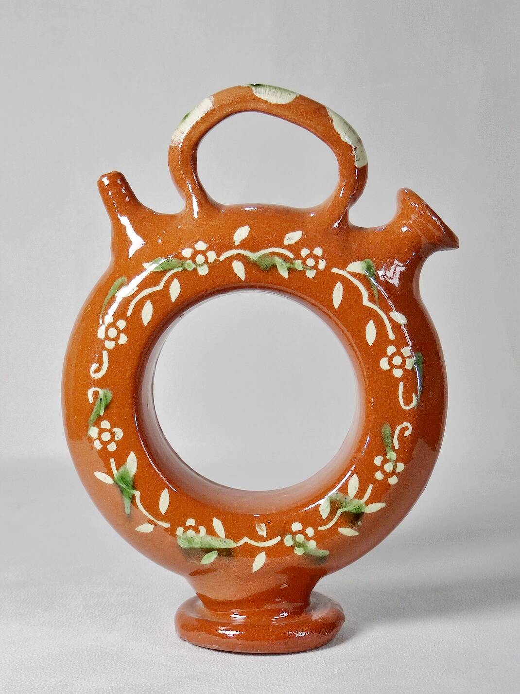 Circular glazed terracotta gargoulette