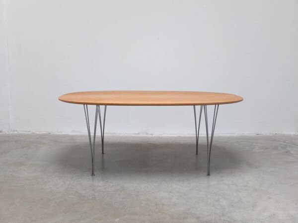 Table « Super-elliptique » en chêne par Piet Hein et Bruno Mathsson pour Fritz Hansen, 1968