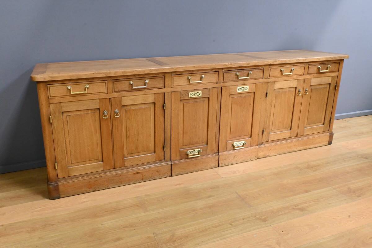 Important Oak Commercial Furniture – 1920