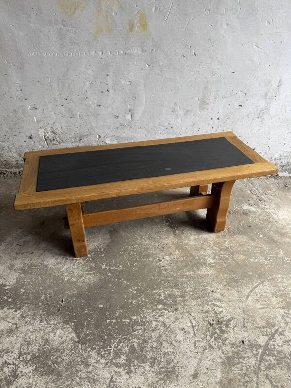 Table basse vintage en chêne avec plateau en pierre bleue belge — Chêne naturel et gris ardoise foncé, années 1950