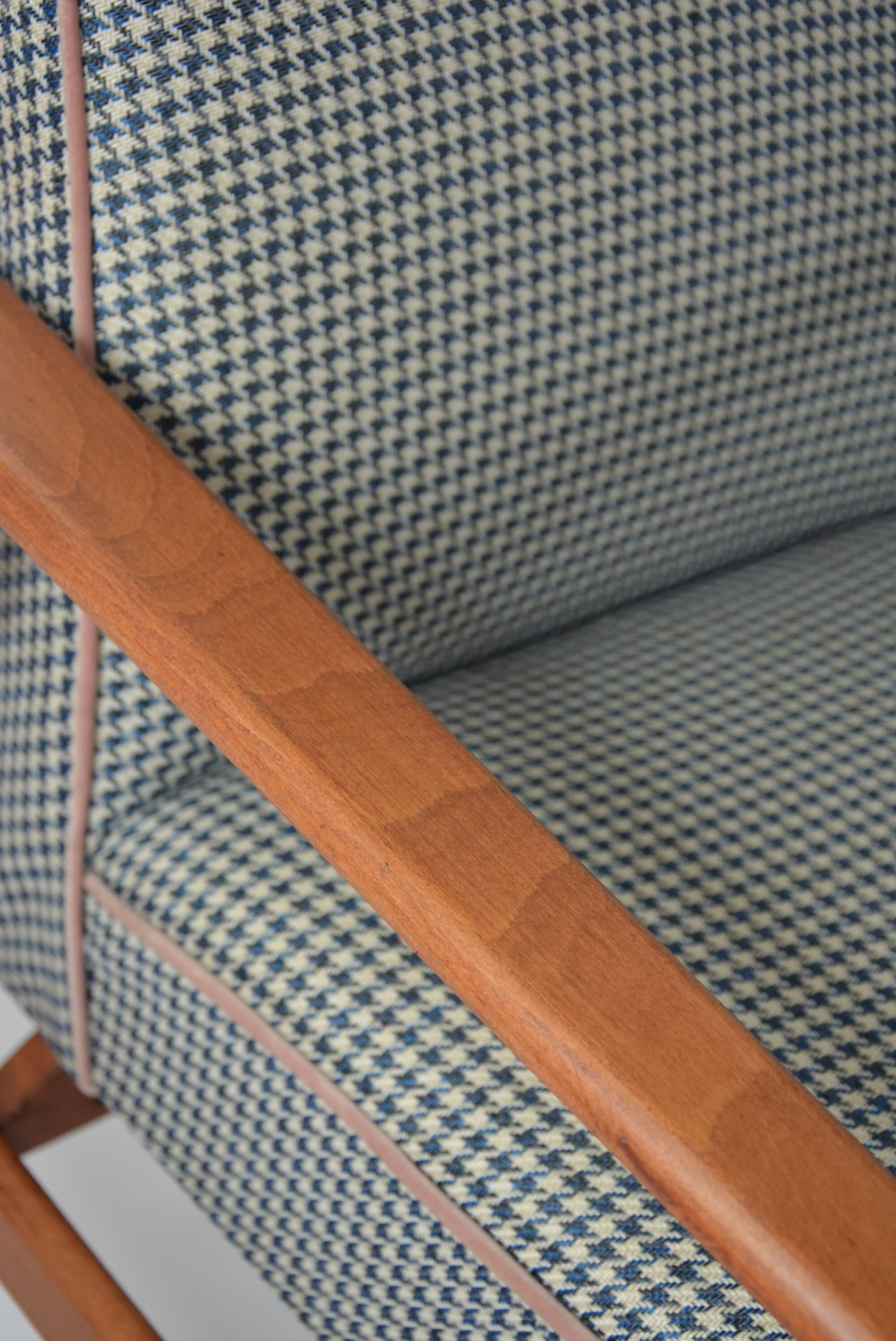 Fox chair blue hen's feet